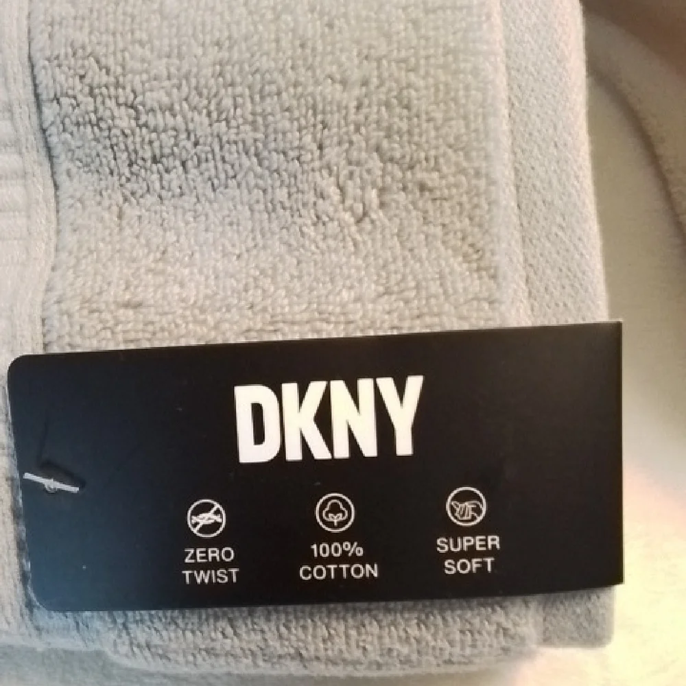 New! DKNY Bath Towel; 100 Cotton; Luxury! Gray. New from Nordstrom. Large 29x58